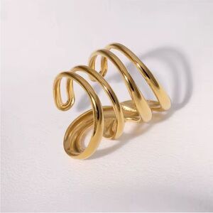 Elegant Gold Spiral Ring